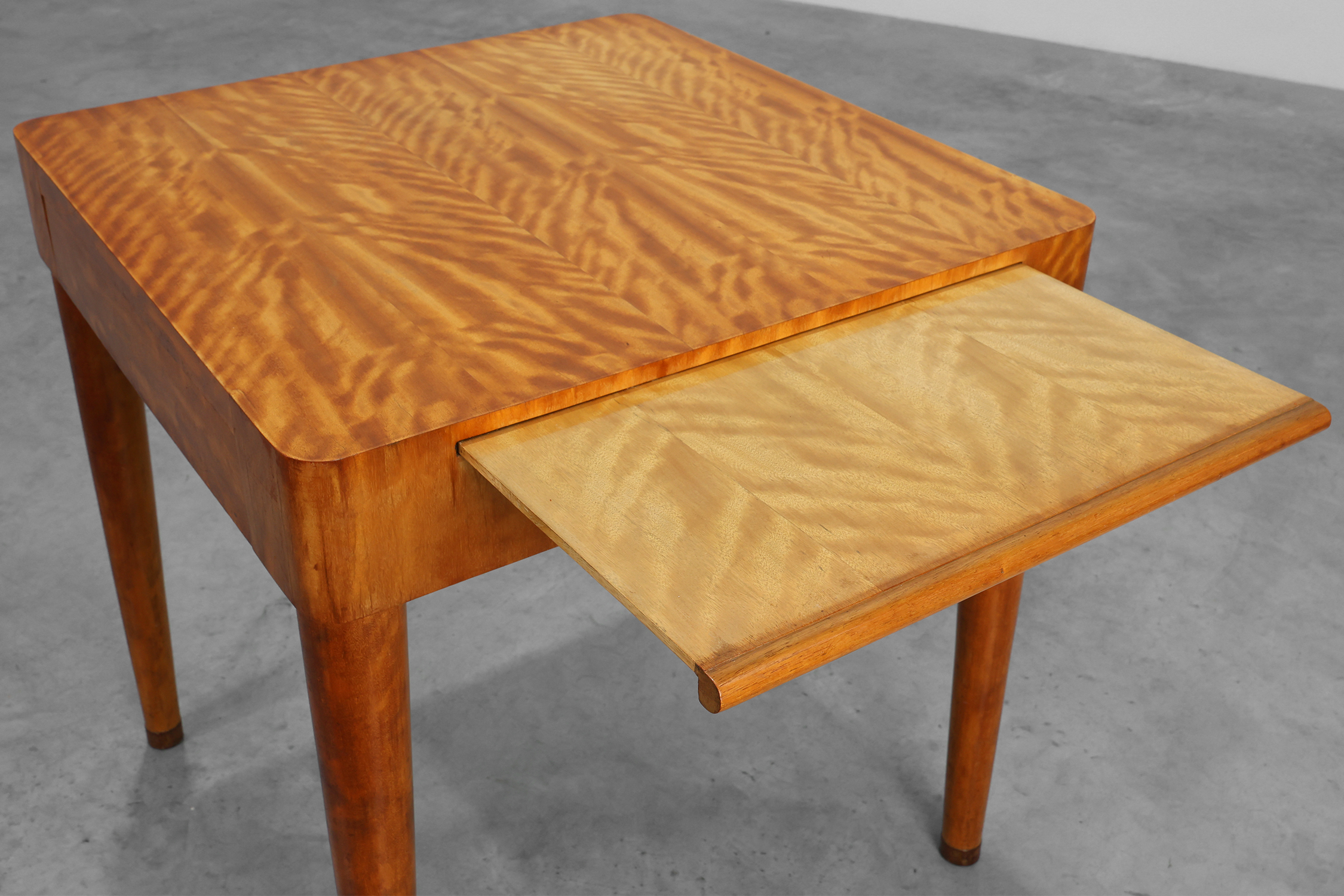 Art Deco Birch‑Veneered Side Table with Drawer, France 1920sthumbnail